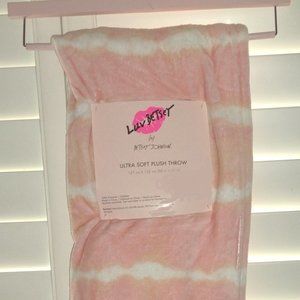 Betsey Johnson Ultra Soft Plush Throw